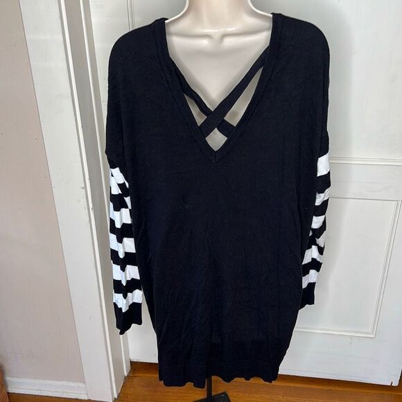 Hot Topic The Nightmare Before Christmas Jack Skellington Striped Sleeve Sweater - Picture 4 of 5